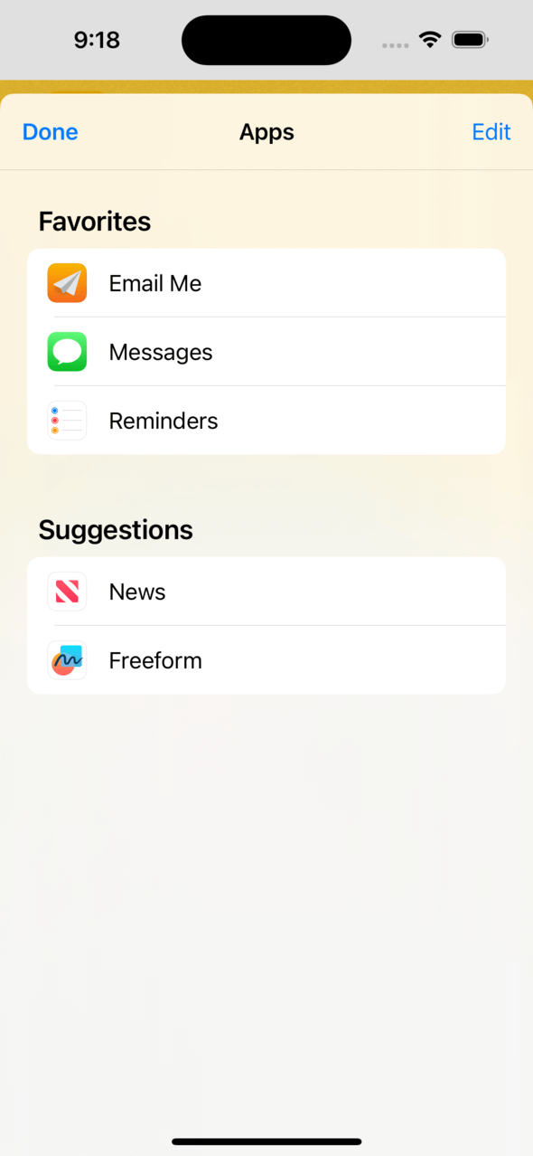 iOS Share Sheet Bearbeiten-Menü zeigt den grünen Plus-Button zum Hinzufügen von Email Me App zu den Favoriten für schnelleren Zugriff beim Teilen von Inhalten